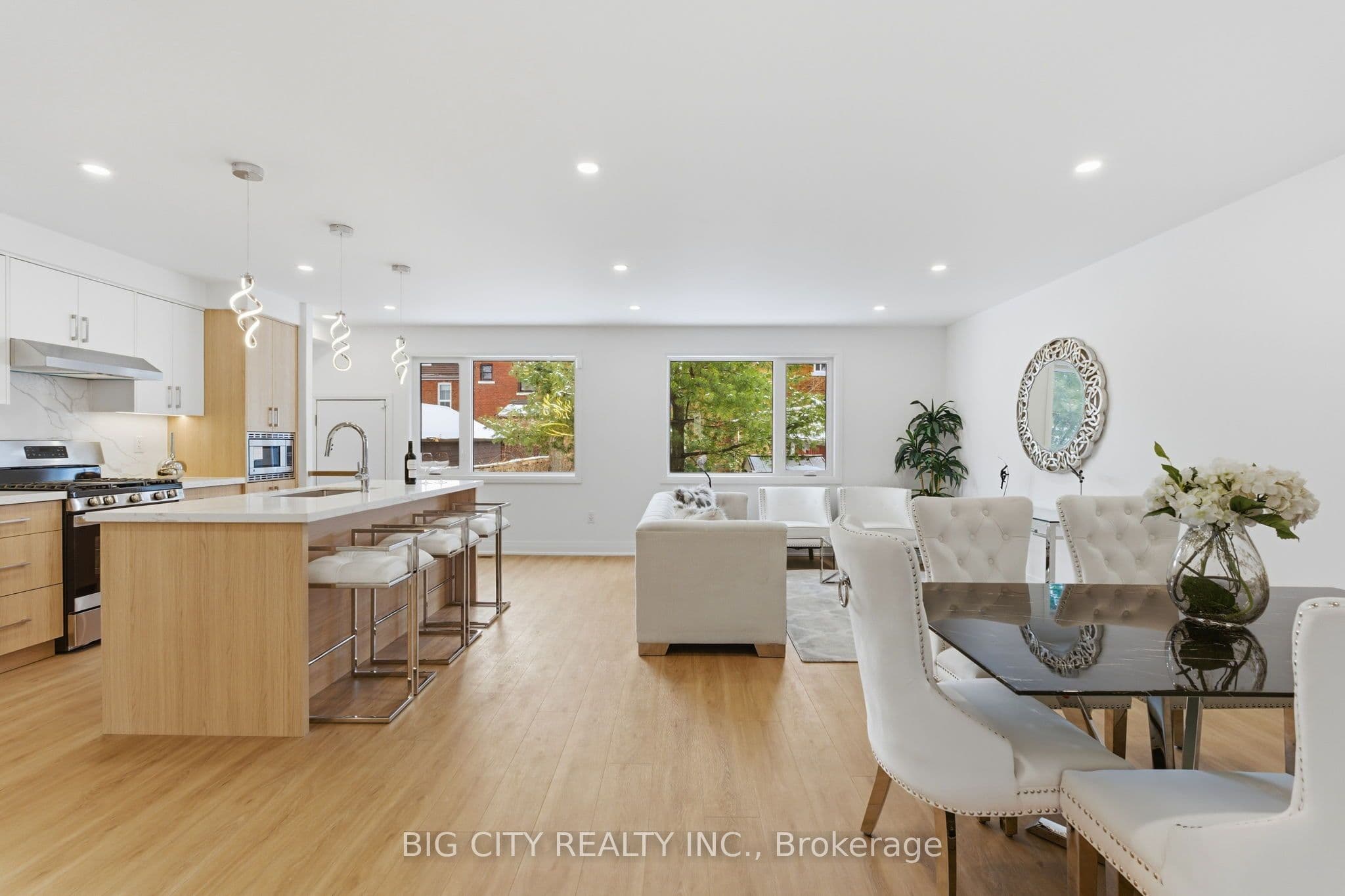 #4 68 Westholme Avenue
