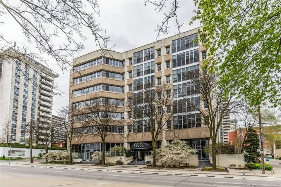 #106 66 Bay Street