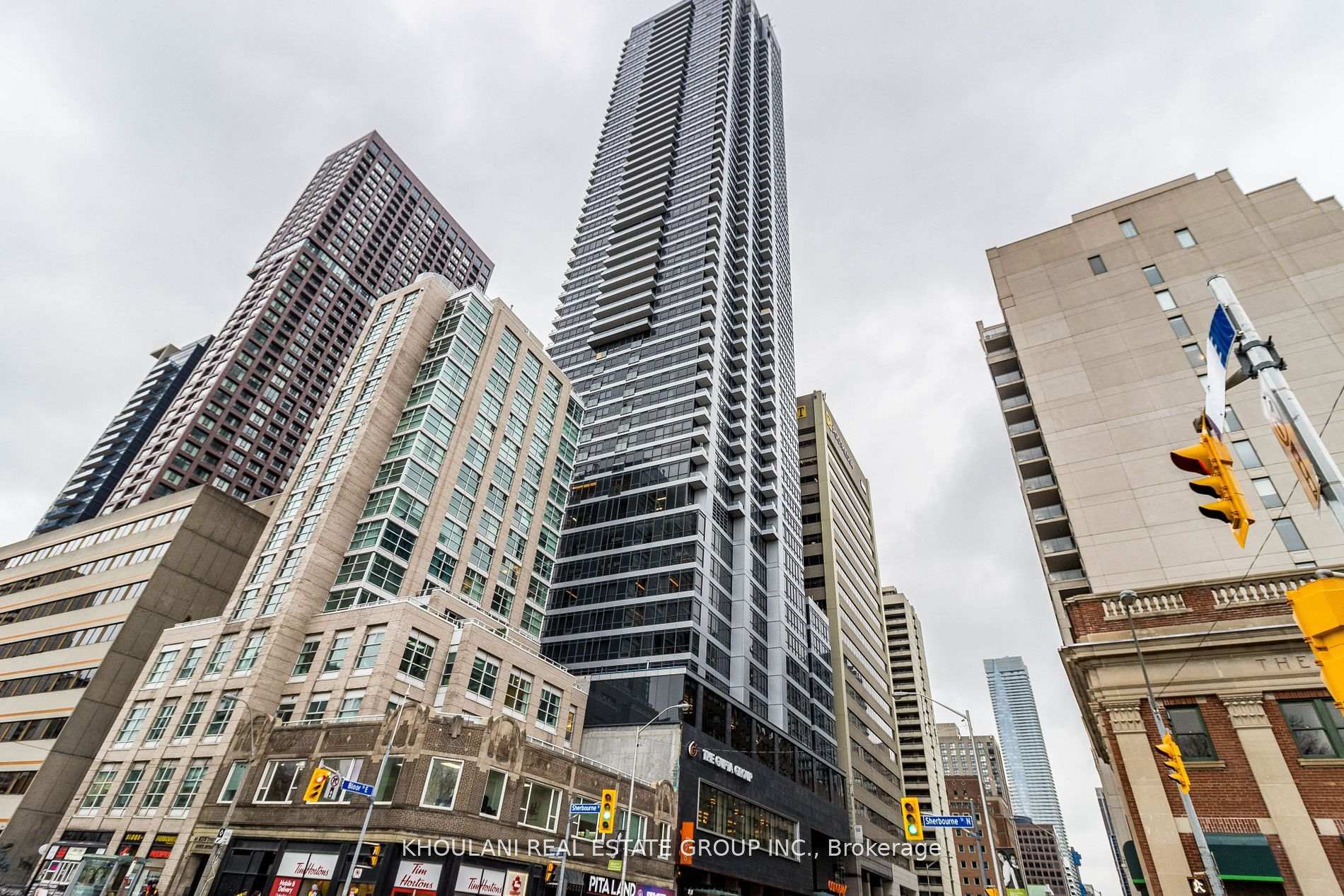#2210 395 Bloor Street