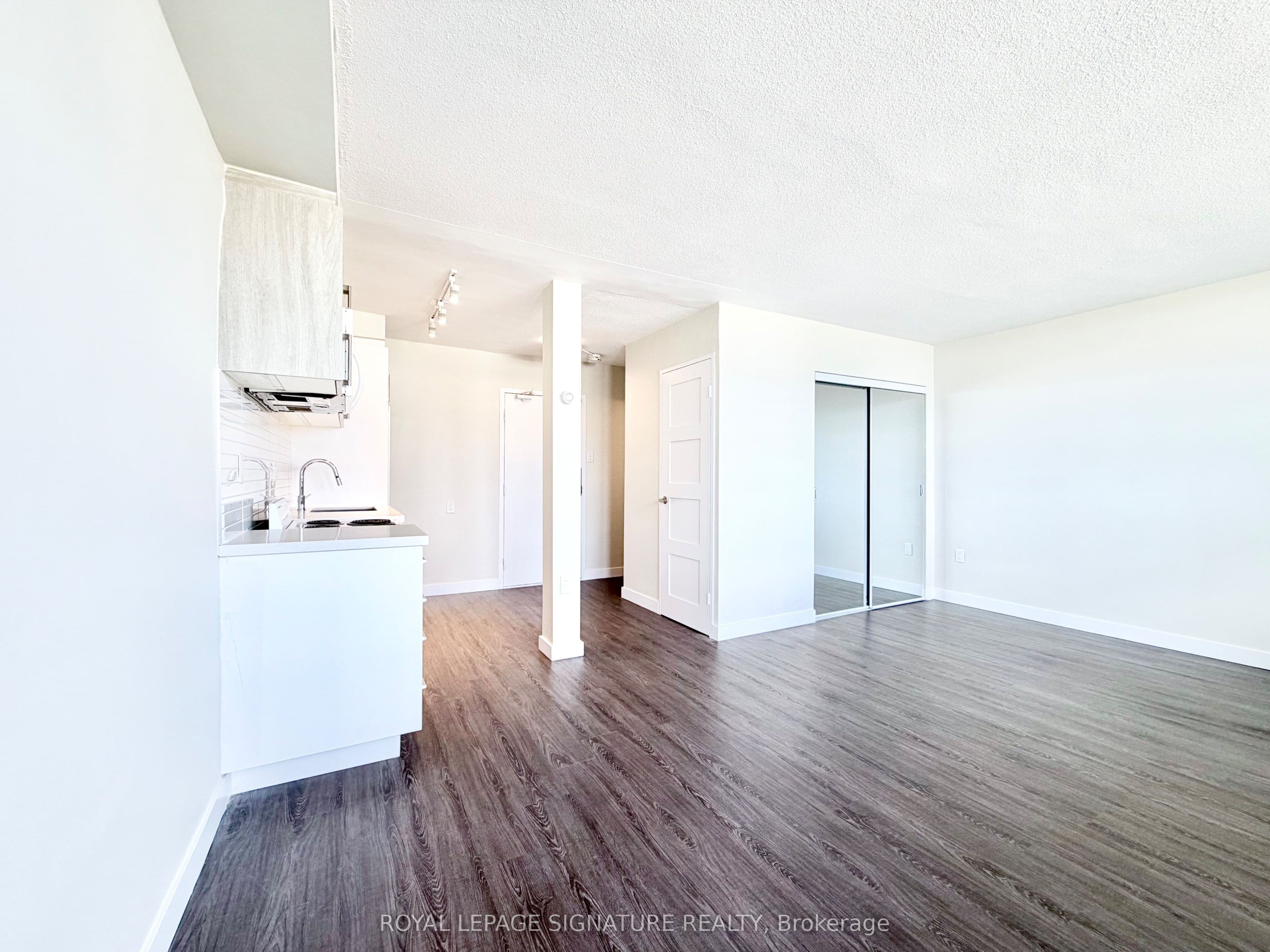 #1206 1500 Bathurst Street
