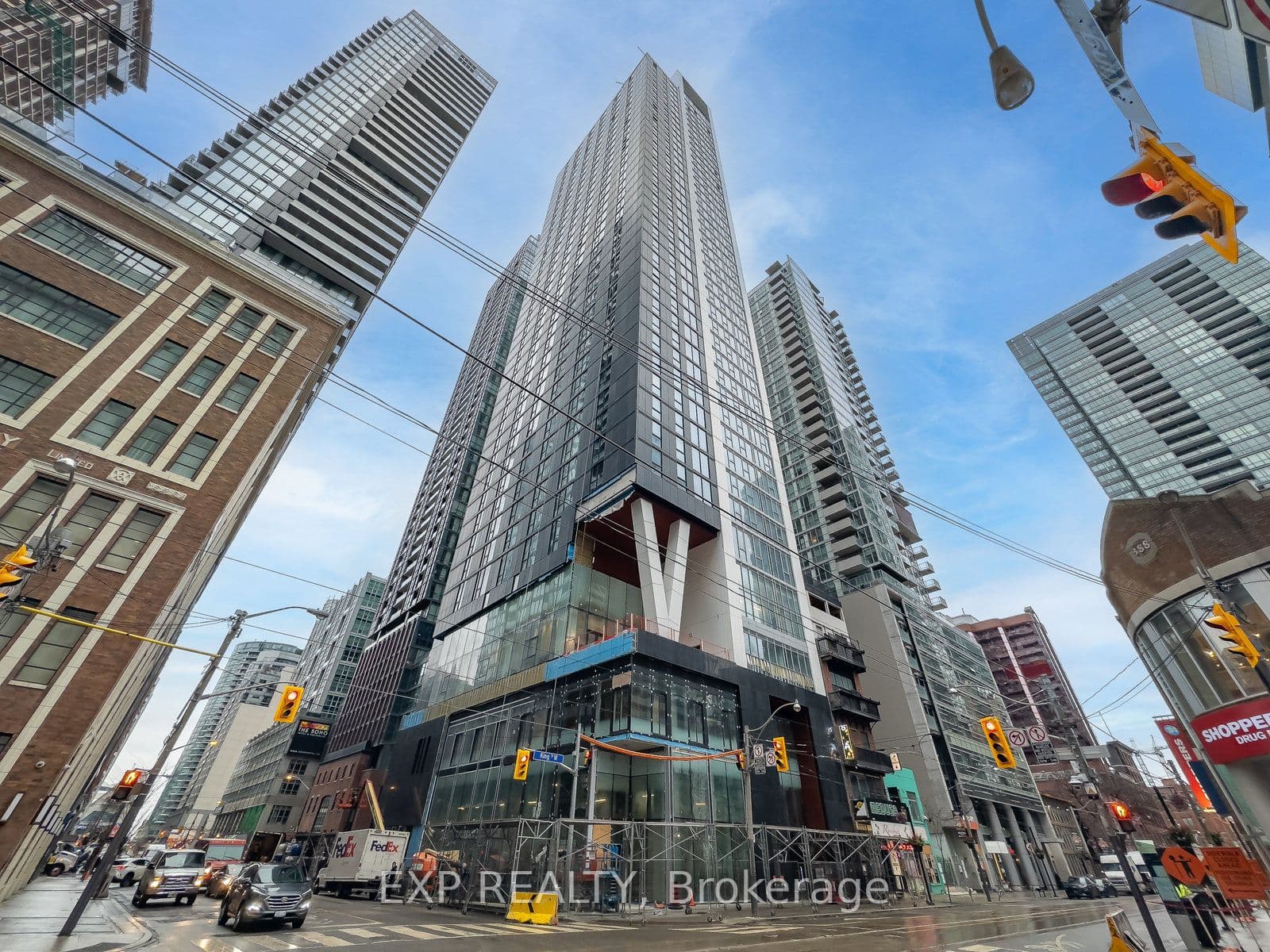 #706 357 King Street