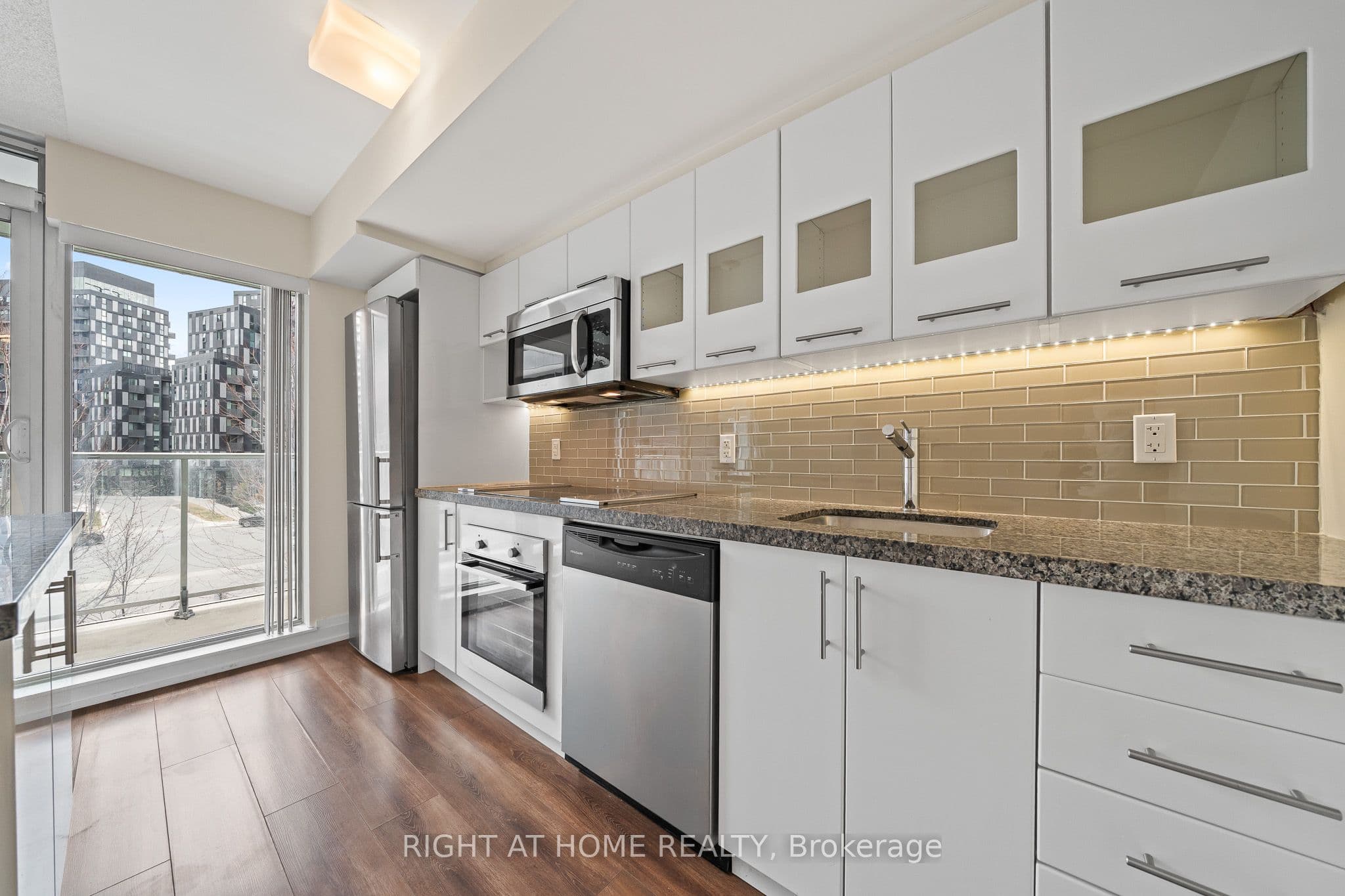 #203W 565 Wilson Avenue - Photo 1