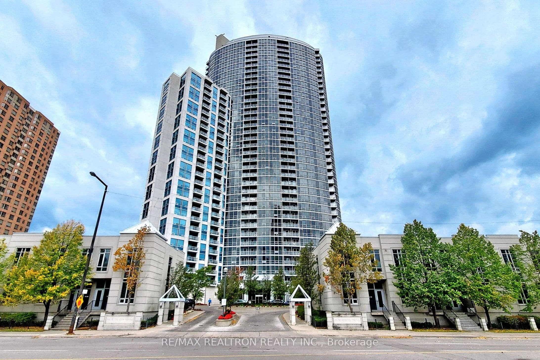 #915 83 Borough Drive - Photo 1