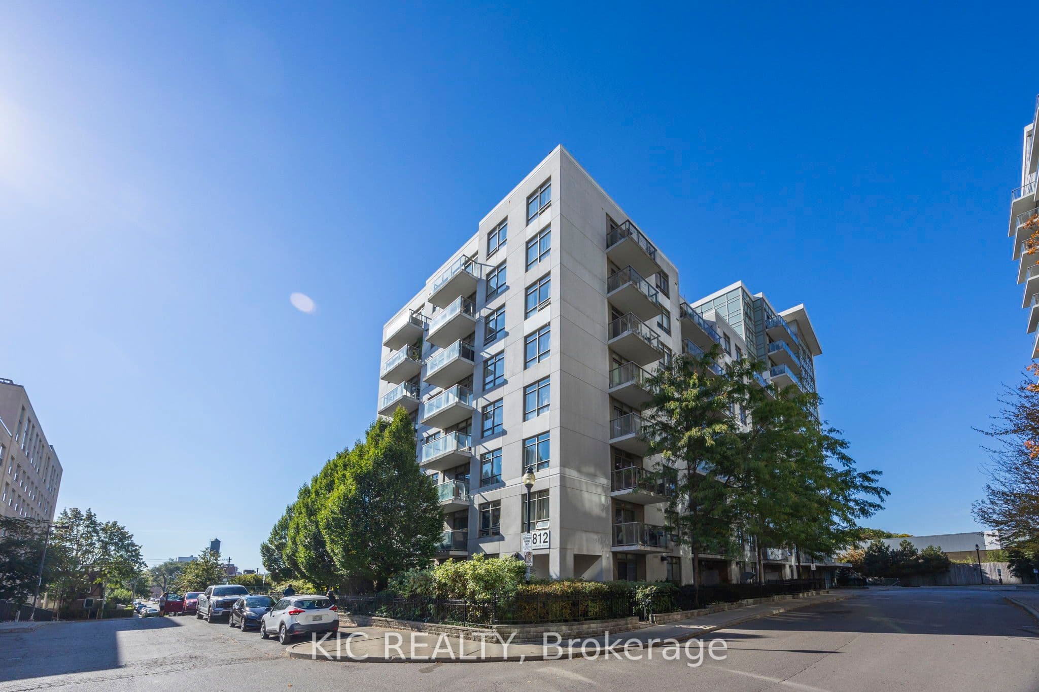 #901 812 Lansdowne Avenue