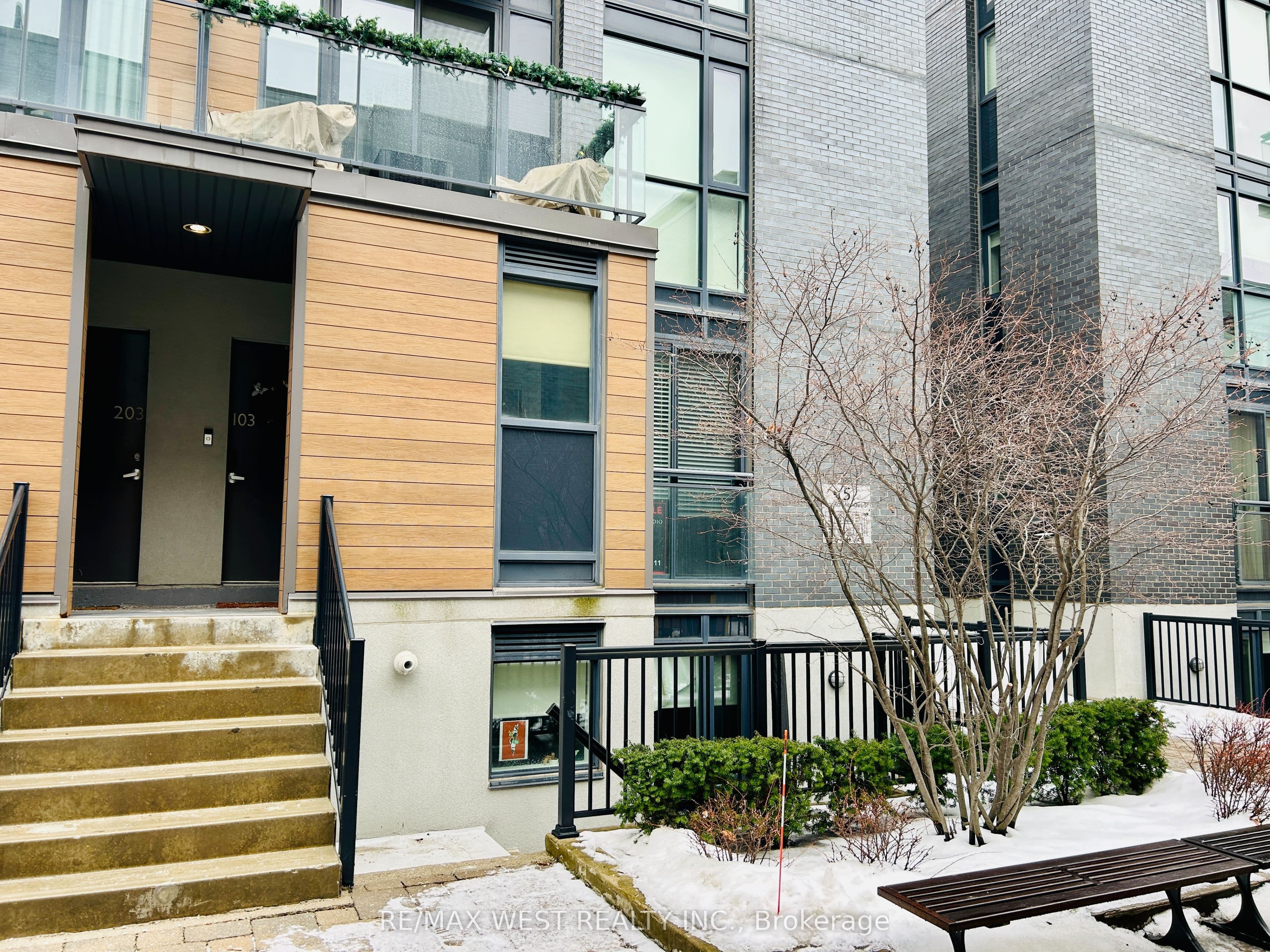 #102 5 Sousa Mendes Street