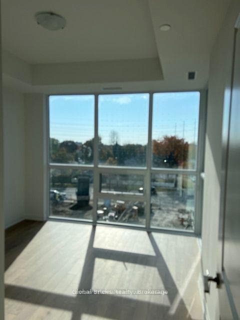 #410 10 Meadowglen Place
