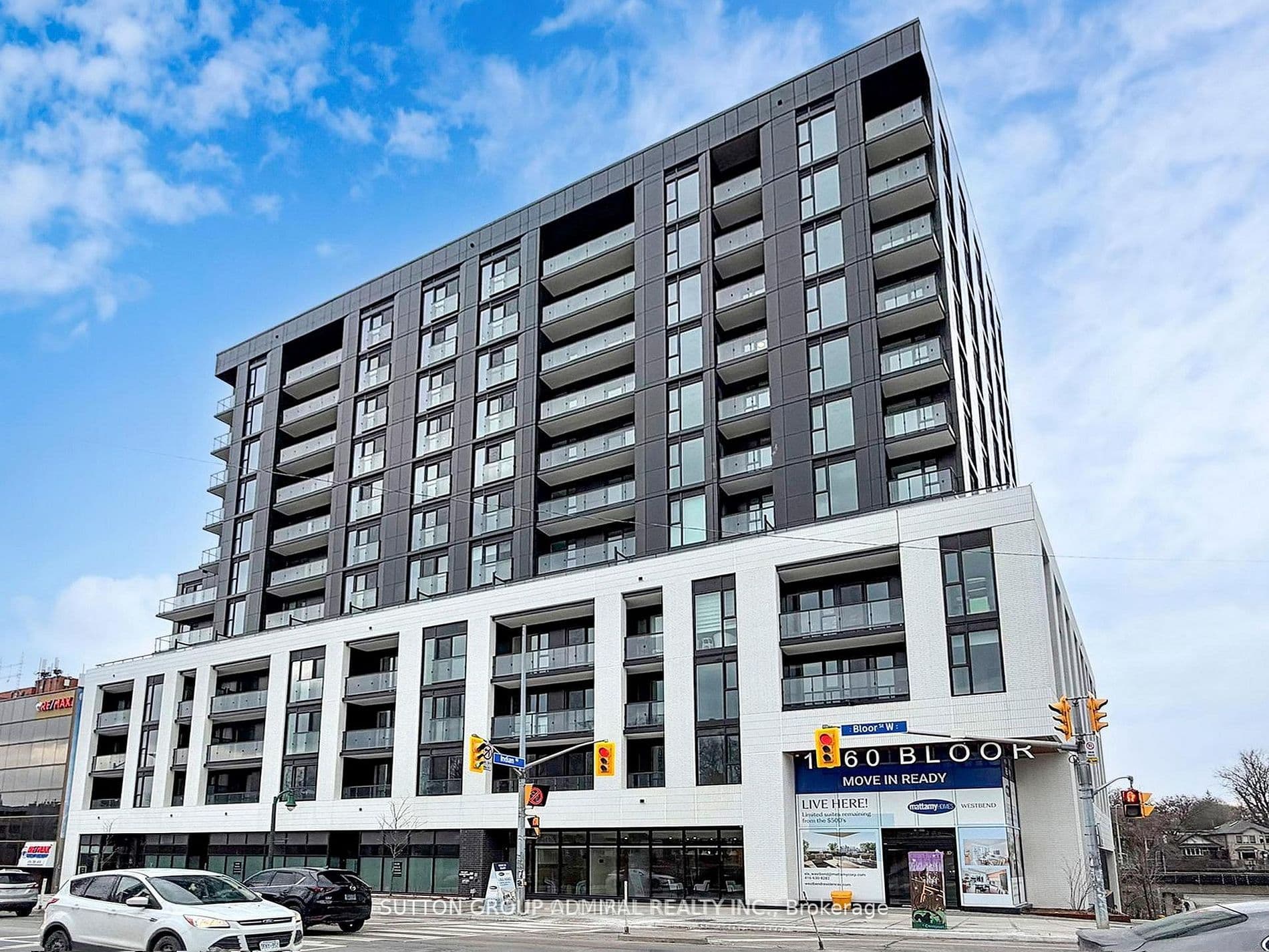 #807 1660 Bloor Street