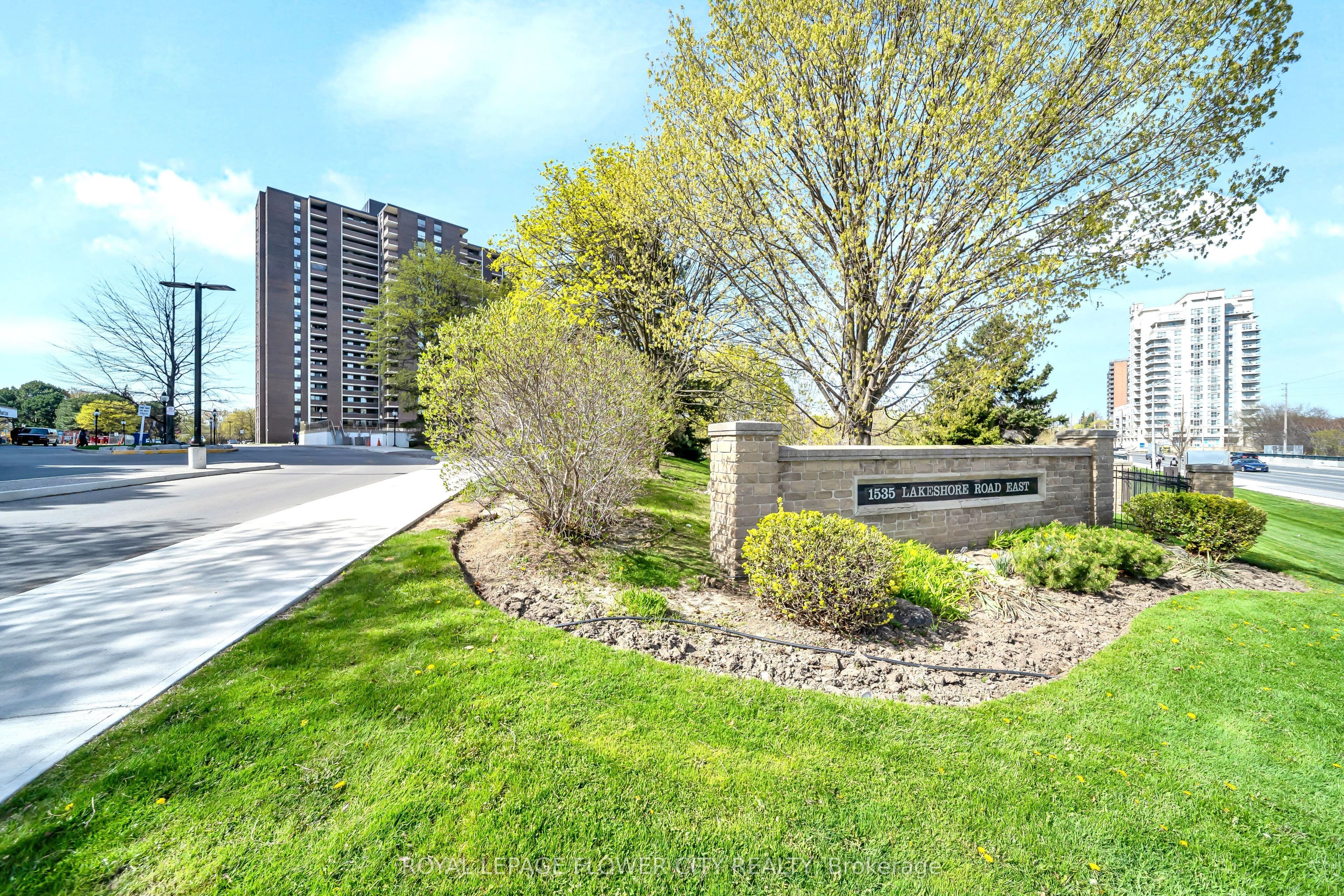 #305 1535 Lakeshore Road - Photo 1