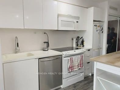 #943 10 Capreol Court
