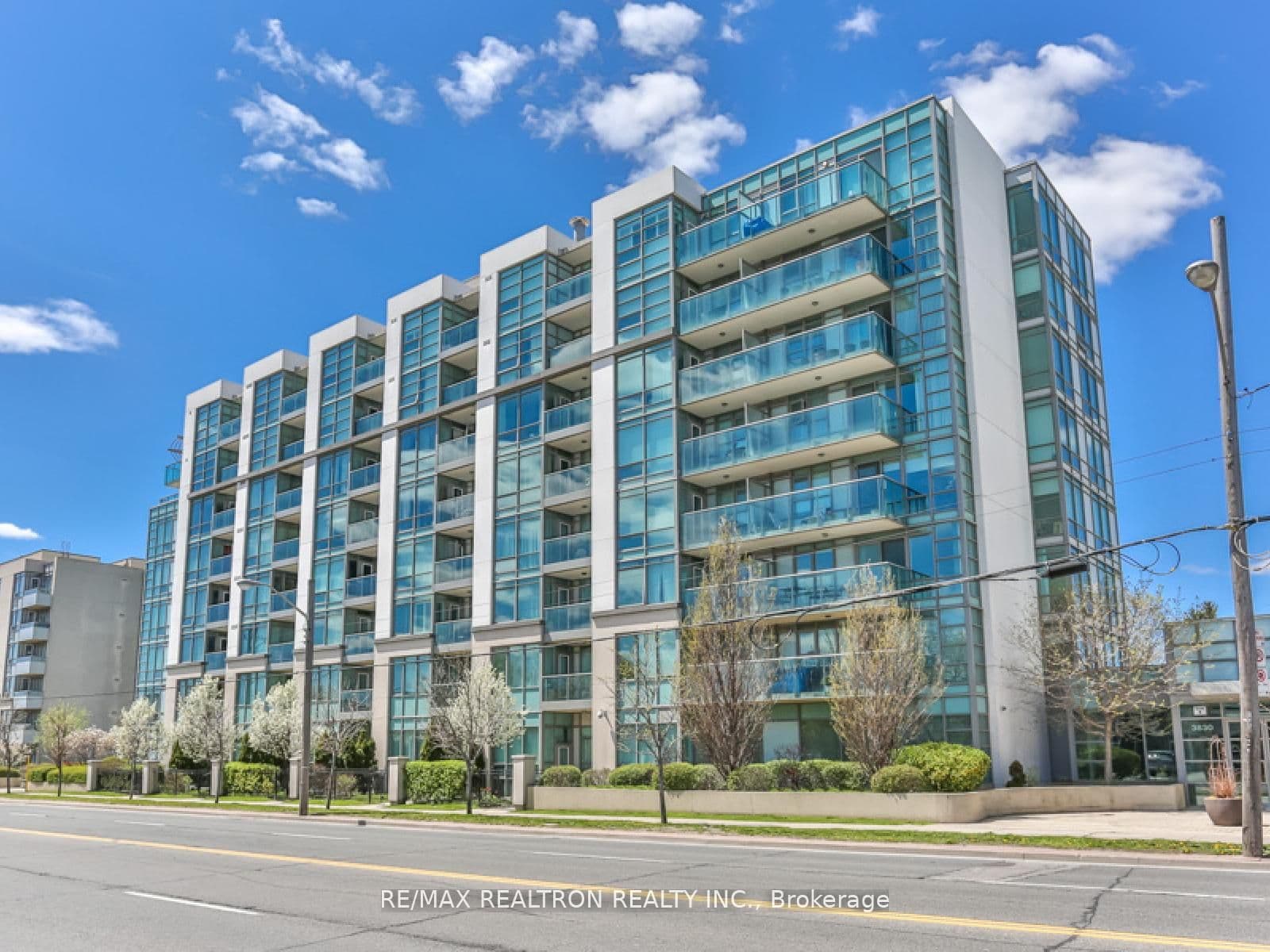 #512 3830 Bathurst Street